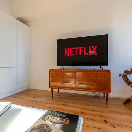 Luxury Design Apt, Comfy W/ A/c, Wifi & Netflix * Milano