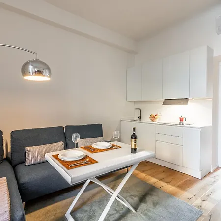 Daire Luxury Design Apt, Comfy W/ A/c, Wifi & Netflix